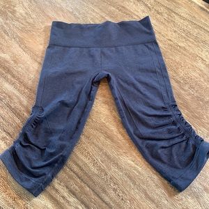 Lululemon ebb and flow crop- size 8